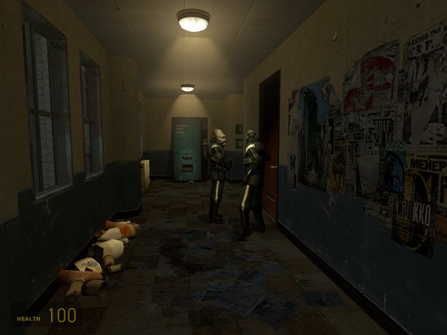 In die Wohnung nebenan dringen Metrocops ein.