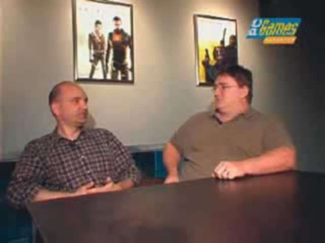 PCG-Redakteur Heinrich Lenhardt mit Gabe