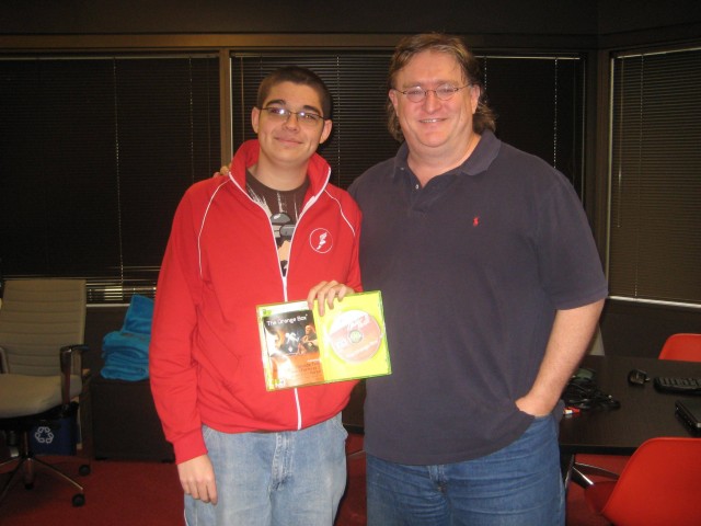 Gabe Newell mit Valve-Besucher