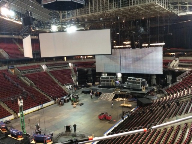 Aufbauarbeiten in der KeyArena