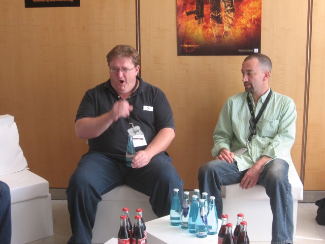 Gabe Newell und Doug Lombardi