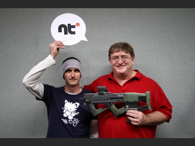 Gabe Newell mit Neotokyo-Entwickler Leri Greer