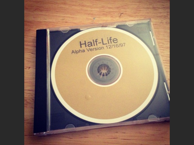 Half-Life Alpha CD-Rom von 1997 (von Geoff Keighley)